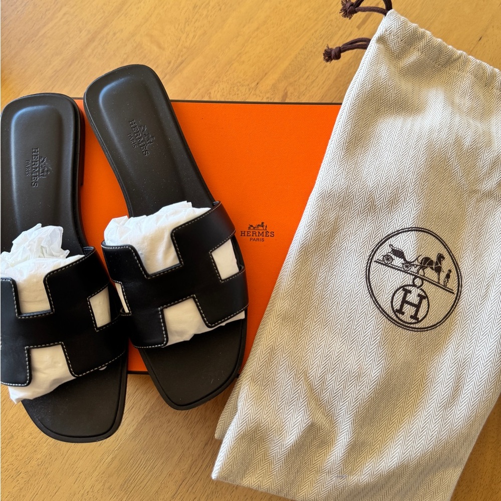 Hermes Oran sandals in Black / Size 39